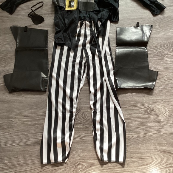 Boys Pirate Costume - Picture 3 of 6